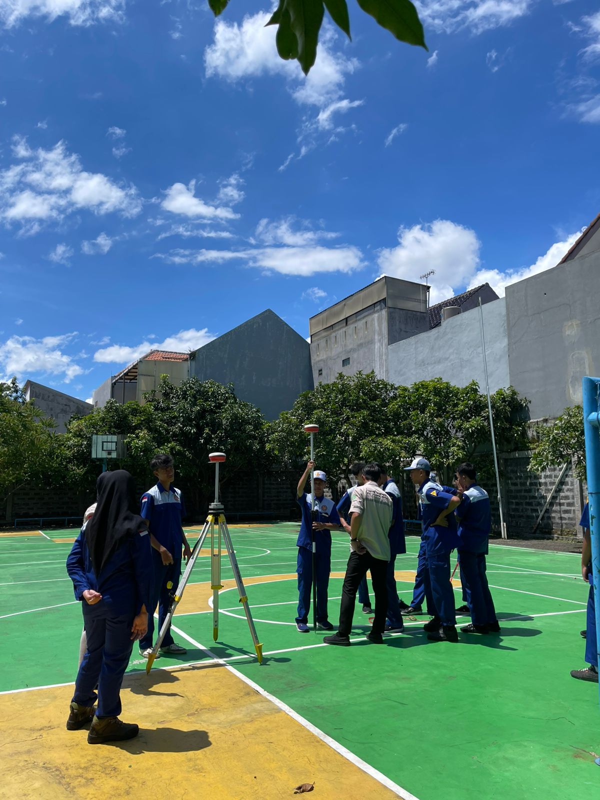 Tingkatkan Kompetensi Geomatika, Siswa SMK PU Diberi Pelatihan GNSS RTK
